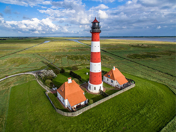 Leuchtturm_in_Westerheversand